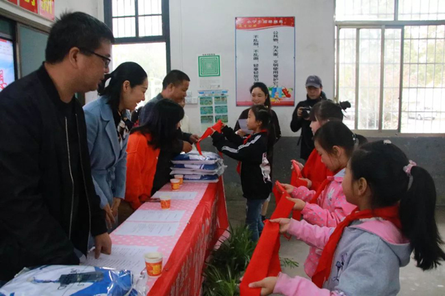 【愛心傳遞，溫暖有你】HiShop海商參加大型公益活動(dòng)——“校服行動(dòng)——HiShop